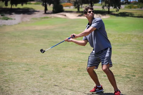 Vista 4 de FlingStick - Stinger - Lanzador de pelotas de golf para juegos de golf alternativos en campos de golf Negro