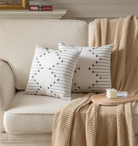 Vista 2 de Caflife Fundas de almohada boho de 18 x 18 pulgadas, juego de 2 almohadas decorativas para cama, fundas de almohada beige con línea negra para sofá