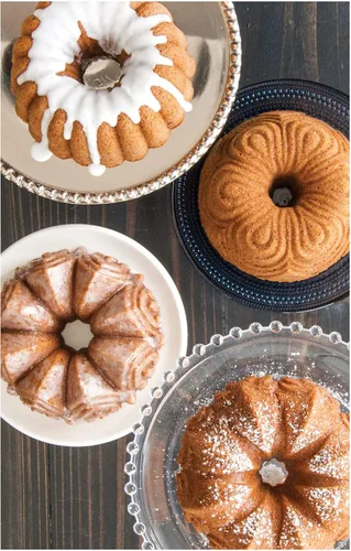 Vista 2 de Nordic Ware 91377 Nordicware Molde Cuarteto Bundt de 9 Tazas, Dorado