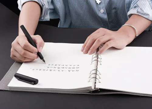 Vista 7 de Hongdian H1 - Pluma estilográfica de aluminio negro, punta doblada, instrumento de escritura suave con convertidor y estuche para bolígrafos