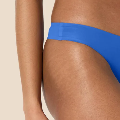 Vista 3 de Tienda Essentials Ropa interior transpirable sin costuras para mujer, tanga, elástica, paquete de 4