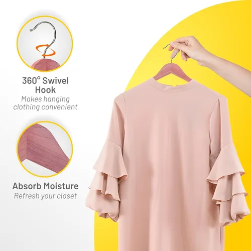 Vista 5 de HARDW Perchas de cedro para armario, paquete de 5 perchas de madera extra anchas para trajes, abrigos, vestidos, chaquetas, almacenamiento de ropa