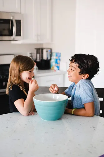 Vista 4 de Amish Country Popcorn Topping de palomitas de maíz con mantequilla Tarro de 16 onzas Anticuado, sin OMG y sin gluten (tarro de 16 oz)