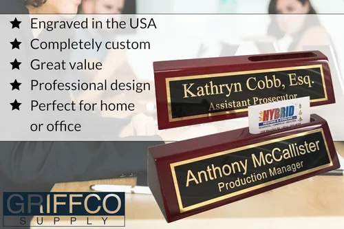 Vista 2 de Placa de nombre para escritorio grabada en Estados Unidos por Griffco Supply Placa de nombre de escritorio personalizada con tarjetero