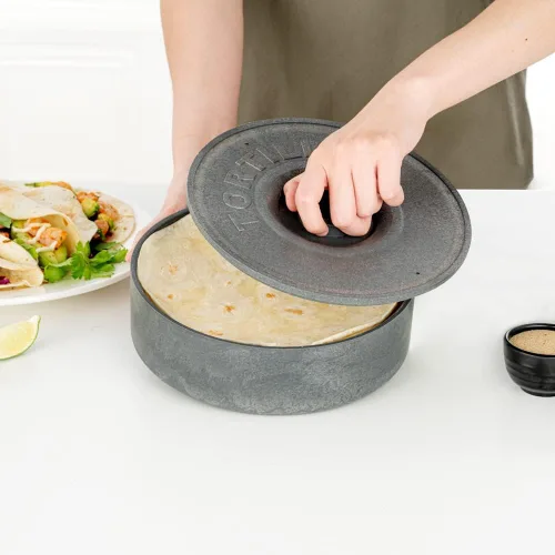 Vista 4 de Restaurantware Calentador de tortillas de 8.5 x 2.3 pulgadas, 1 soporte para tortilla para microondas, tapa incluida, soporte de tortilla