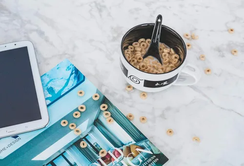 Vista 4 de JUST FUNKY Naruto Anime - Taza de sopa de ramen de cerámica con cuchara Taza de café de 20 onzas con Naruto Tazón de anime Decoración