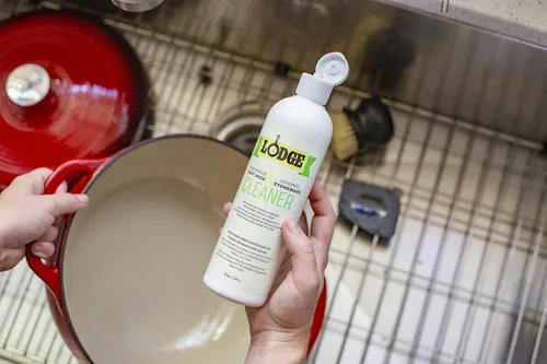 Vista 7 de Lodge EC6D13 Horno holandés de hierro fundido esmaltado, 6 cuartos de galón, color blanco ostra y kit de cuidado de hierro fundido esmaltado