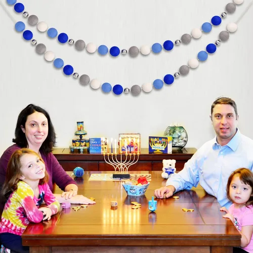 Vista 7 de Guirnaldas de pompones de Hanukkah – Decoraciones de Hanukkah – Guirnaldas de bolas de fieltro blanco con cuentas de Janucá, azul, azul oscuro, gris