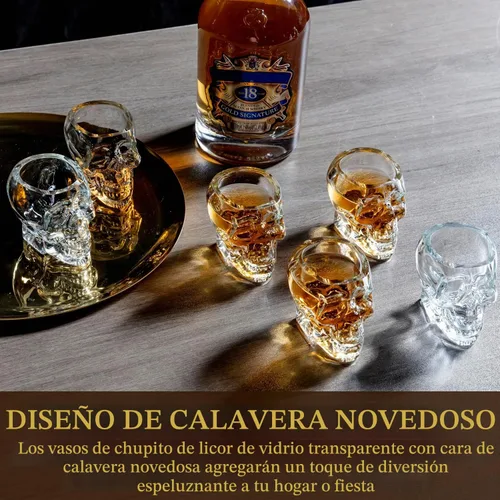 Vista 6 de Juego de servicio de vasos de chupito MyGift Incluye 12 vasos de chupito cuadrados y bandeja de servidor ranurada de madera marrón quemada Marrón