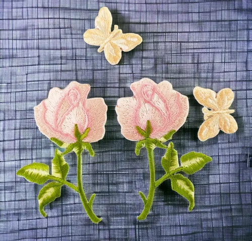 Vista 2 de Conjunto de rosas Mariposa Coser en Parche de Hierro Bonitas Flores Bordadas Parche Accesorios Suministros Decorativos para Ropa Chaquetas Vaqueros