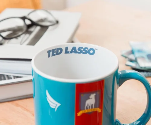 Vista 7 de Silver Buffalo Ted Lasso Richmond Jersey Kent - Taza de cerámica, 20 onzas