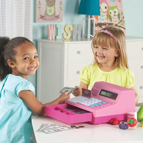 Vista 2 de Learning Resources Estuche de juego surtido, caja registradora para jugar, color rosa. Paquete estándar