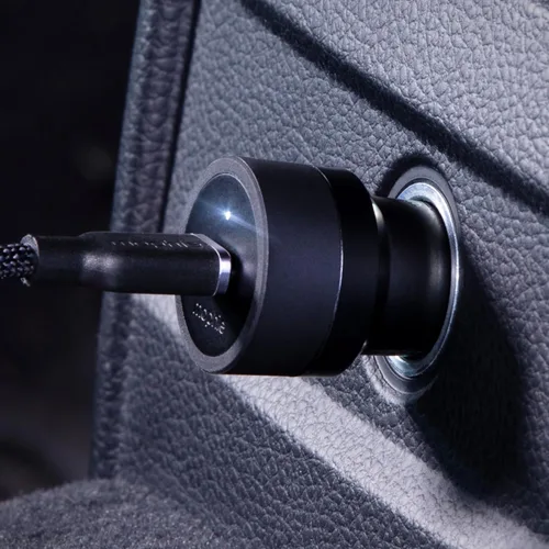 Vista 5 de Mophie Cargador de coche USB-C de 30 W, carga rápida ecológica para dispositivos, indicador LED, compatibilidad AUX universal