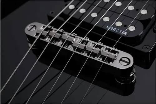 Vista 4 de Schecter Omen-6 - Guitarra eléctrica de 6 cuerdas (mano derecha, negro) paquete con funda protectora de transporte para guitarra eléctrica