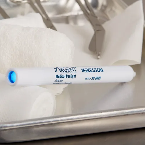 Vista 4 de McKesson Lámparas de examen, reutilizables, luz azul cobalto, para usar con tinte fluoresceína, 7 pulgadas, 1 unidad, 1 paquete