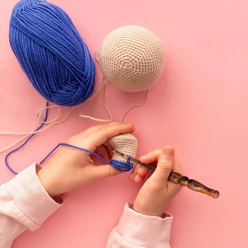 Vista 7 de Ommi - Ganchos de ganchillo con mango ergonómico, gancho de ganchillo hecho a mano de 7 pulgadas en espiral naranja y negro, aguja de tejer, tejido