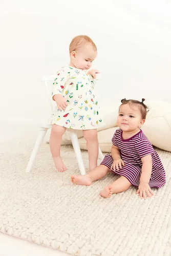 Vista 5 de Moon and Back by Hanna Andersson Vestido de punto de manga larga de algodón orgánico para niña