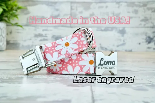 Vista 3 de Collar de perro floral de margaritas rosadas con hebilla de metal o plástico, hecho a mano, collar personalizado grabado personalizado, 1 pulgada