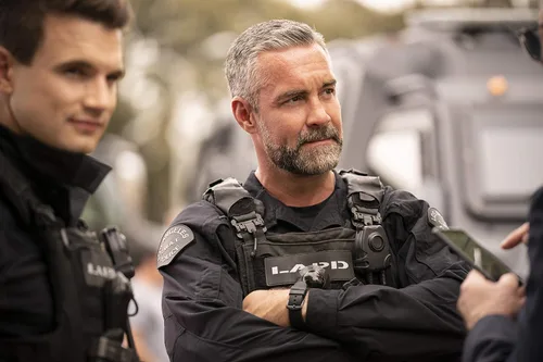 Vista 6 de S.W.A.T. (2017) - Season 3