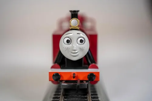 Vista 2 de Thomas & Friends - Rosie con ojos en movimiento - Rojo - Escala HO