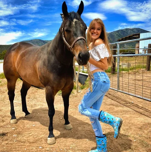 Vista 2 de Sloggers Botas de lluvia de jardín impermeables para mujer, bonitas botas de barro y mugre a media pantorrilla con plantilla de apoyo cómoda