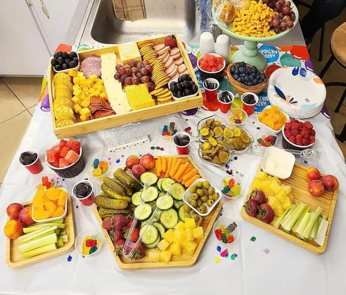 Vista 3 de Bandejas de bambú con tablas de cortar 16.5"x11.8" (42x30cm con asa, el set incluye platos de 0.63" (1.6cm) de grosor 1xHexágono 12.5" (32cm) +