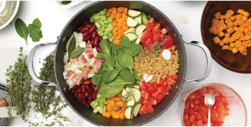 Vista 5 de THE ROCK by Starfrit - Maceta de 7.2 cuartos de galón con tapa y asas remachadas de acero inoxidable, color negro