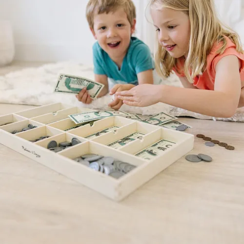 Vista 9 de Melissa & Doug - Juego de dinero educativo con billetes de papel y monedas de plástico (50 de cada denominación) y cajón de efectivo de madera