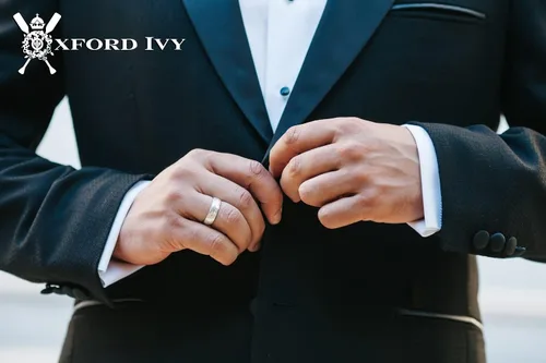 Vista 7 de Alianza de boda para hombre simple tradicional de 5 mm de oro amarillo de 10K (talles disponibles 7-12 1/2)