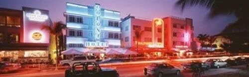 Posterazzi Póster de edificios iluminados por la noche South Miami Beach Florida USA (36 x 12)