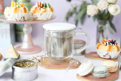 Vista 2 de Teabloom Taza de té para uno: taza de vidrio aislada de doble pared (12 onzas), infusor de acero inoxidable, tapa de porcelana/posavasos - ideal