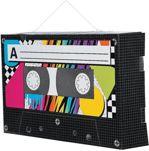 Fun Express Decoración colgante de cinta de casete (juego de 6) decoración de fiesta de los años 80 - Suministros para la escuela bíblica de