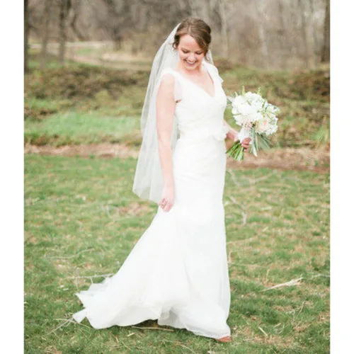Vista 3 de Fangsen Wedding Bridal Veil with Comb 1 Tier Bridal Fingertip veil (Fingertip White)