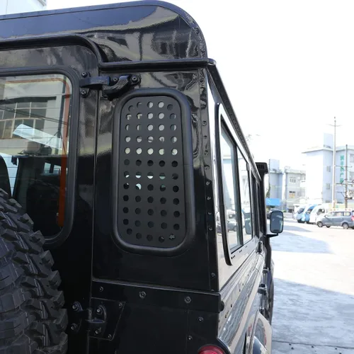 Vista 3 de YIWANG Para Land Rover Defender 110 90 2004-2022 Car Styling Aleación de aluminio Negro Ventana lateral de vidrio lateral Panel protector Accesorios