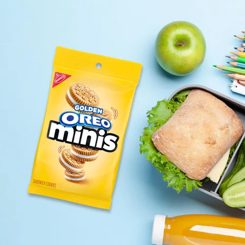 Vista 11 de Galletas OREO Minis tipo sándwich doradas, 12 bolsas de 3 oz