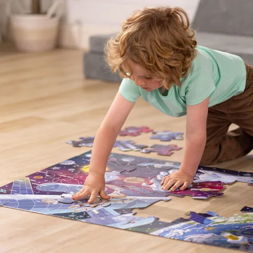 Vista 6 de Melissa & Doug Rompecabezas de Piso de Cartón del Espacio Exterior que Brilla en la Oscuridad – 48 Piezas, para Niños y Niñas de 3+