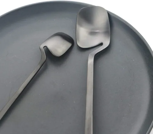 Vista 5 de Juego de cubiertos negros de 24 piezas de cubiertos negros para colgar, utensilios de acero inoxidable, incluye cuchillo, tenedorcuchara, acabado