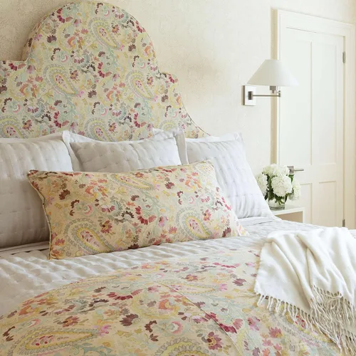 Vista 2 de Pine Cone Hill Brussels - Funda de almohada acolchada color marfil, tamaño King, patrón sólido marfil