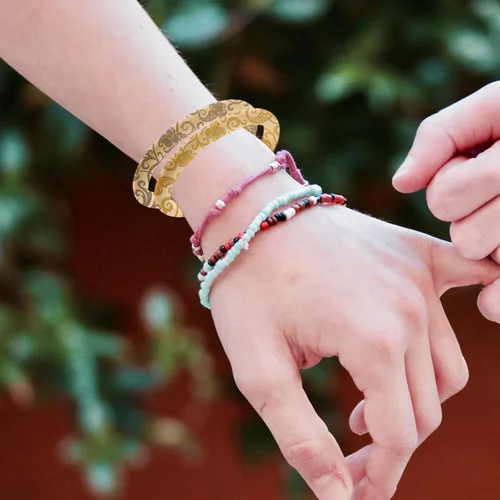 Vista 8 de EXCEART 10 pulseras y medallones de madera, artesanías hechas a mano con anillos de madera natural
