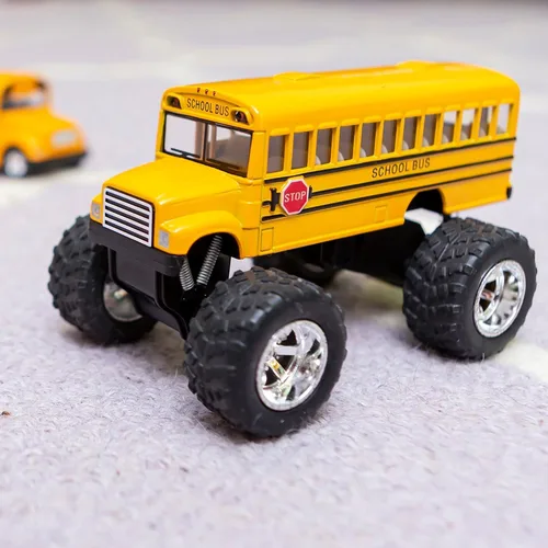 Vista 7 de KinsFun - Autobús escolar de monstruo de metal fundido a presión de 5 pulgadas (13 cm), camión monstruo de acción de retroceso