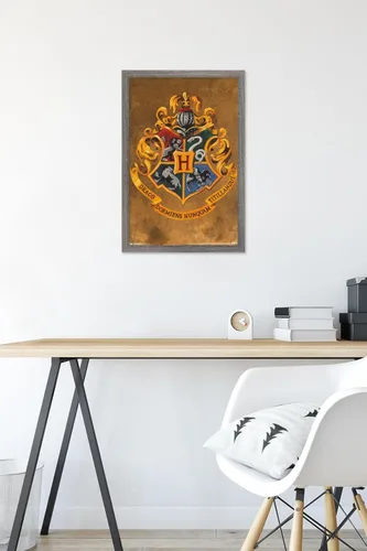 Vista 6 de Trends International Wizarding World: Harry Potter-Hogwarts, póster de pared con cresta de 14.725 x 22.375 pulgadas, versión enmarcada de madera
