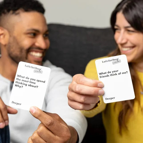 Vista 5 de What Do You Meme? - Let's Get Deep: Paquete de expansión After Dark de Relatable, para añadir a Let's Get Deep Core, ideal para regalos de parejas