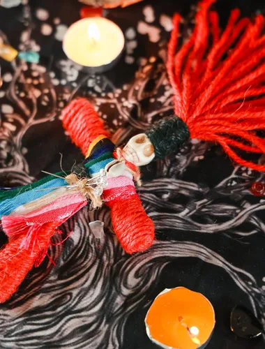Vista 5 de Muñeca vudú hecha a mano, cuerda de cáñamo real, envuelta en calavera, brujas de terror, regalos para Halloween, cumpleaños, Navidad, fiesta