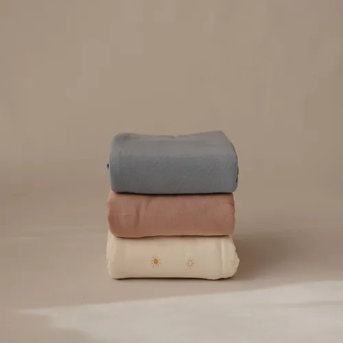 Vista 6 de mushie Manta Envolvente Elástica para Bebé Extra Suave y Ajuste Ceñido 47"x47" (Blush)