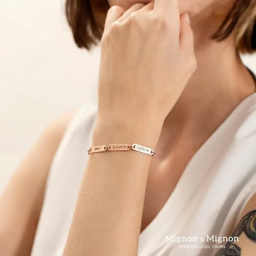 Vista 8 de MignonandMignon Pulsera personalizada con dijes de múltiples nombres, joyería grabada, regalo de amistad para mujeres o mamá, pulsera para parejas