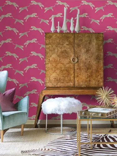 Vista 2 de Brewster Scalamandre Bubblegum Leaping Cheetah Peel and Stick - Papel pintado de guepardo rosa, papel de contacto extraíble para paredes