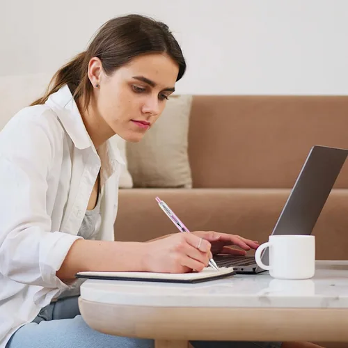 Vista 2 de Uniball 207 - Bolígrafos de gel retráctiles con cinta rosa, punta media (0.028 in), negro, paquete de 12