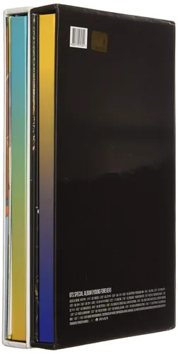 Vista 2 de Young Forever Random cover incl 112-page photobook one random polaroid photocard and one folded poster