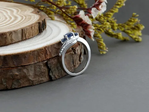 Vista 3 de Dazzlingrock Collection Anillo nupcial redondo de 3 piedras de compromiso con diamantes azules y diamantes blancos de 14 quilates, oro blanco