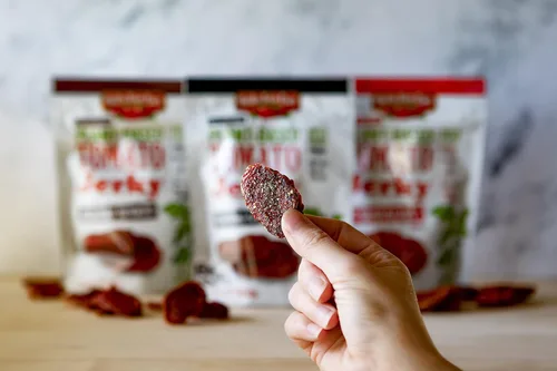 Vista 5 de Bella Sun Luci Cecina de tomate a base de plantas-Teriyaki Cracked Pepper